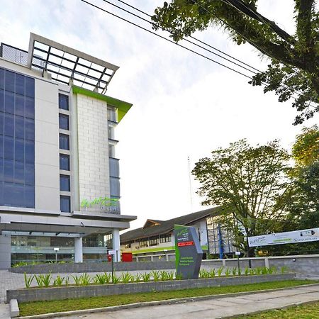 Whiz Prime Hotel Khatib Sulaiman Padang Padang (Sumatra) Exterior foto