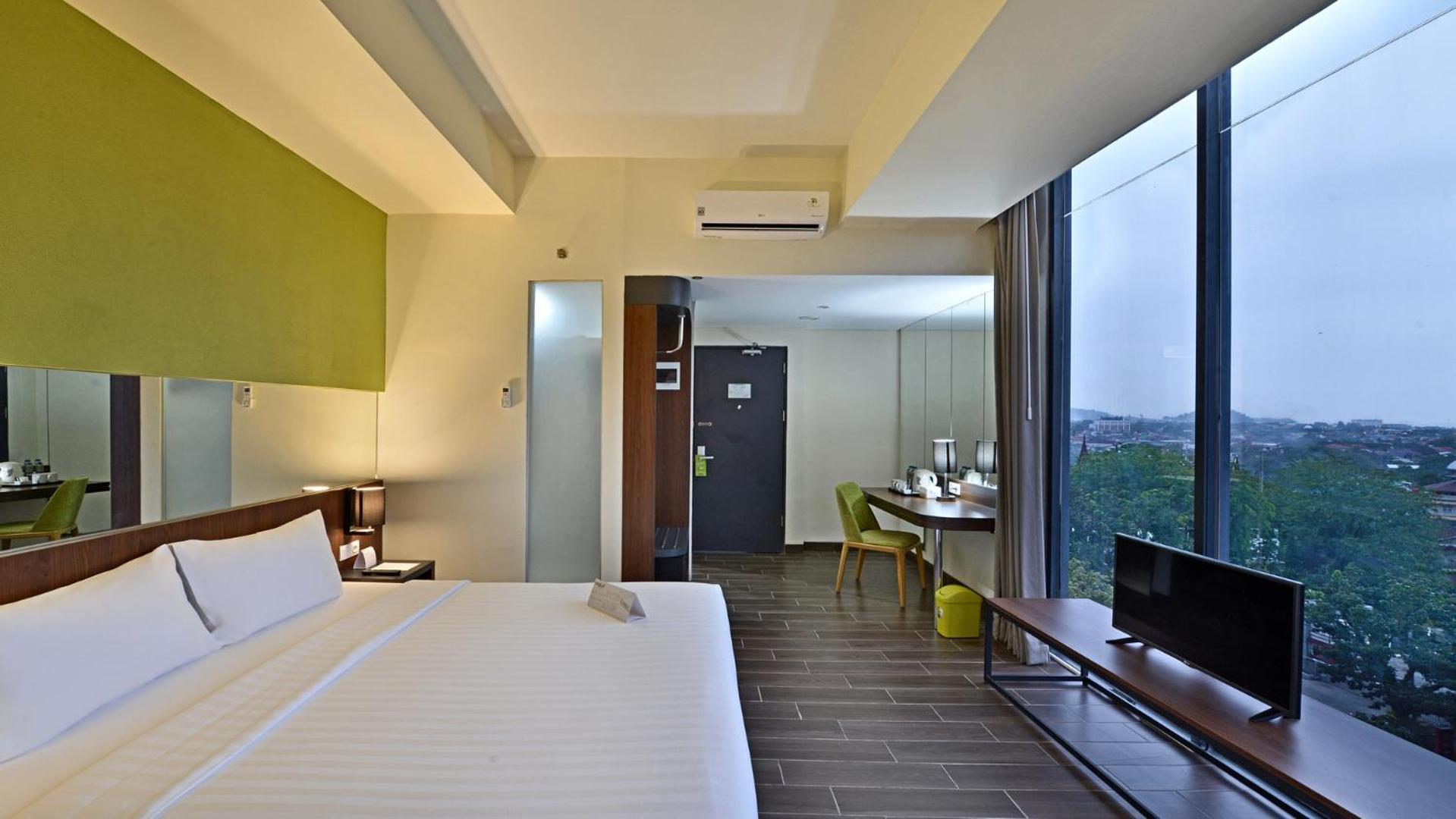 Whiz Prime Hotel Khatib Sulaiman Padang Padang (Sumatra) Exterior foto