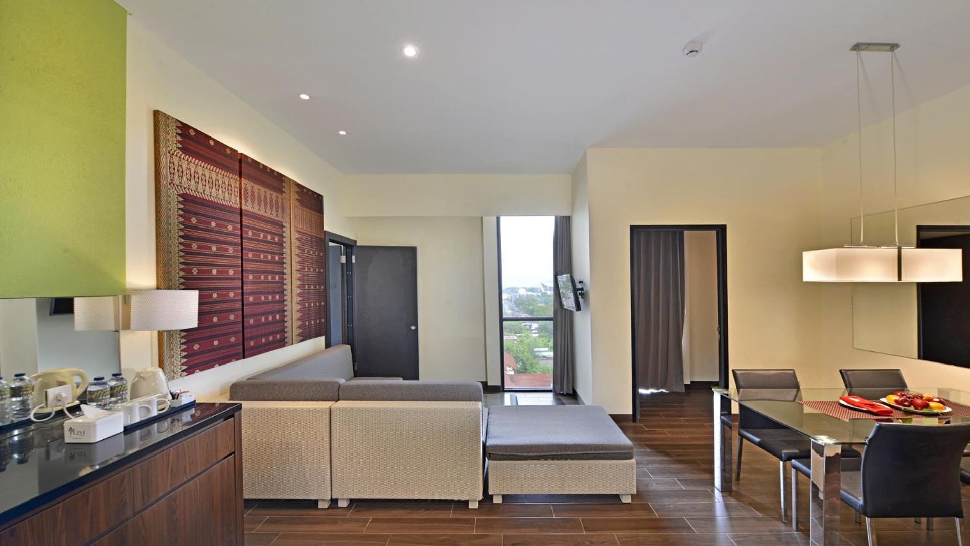 Whiz Prime Hotel Khatib Sulaiman Padang Padang (Sumatra) Exterior foto
