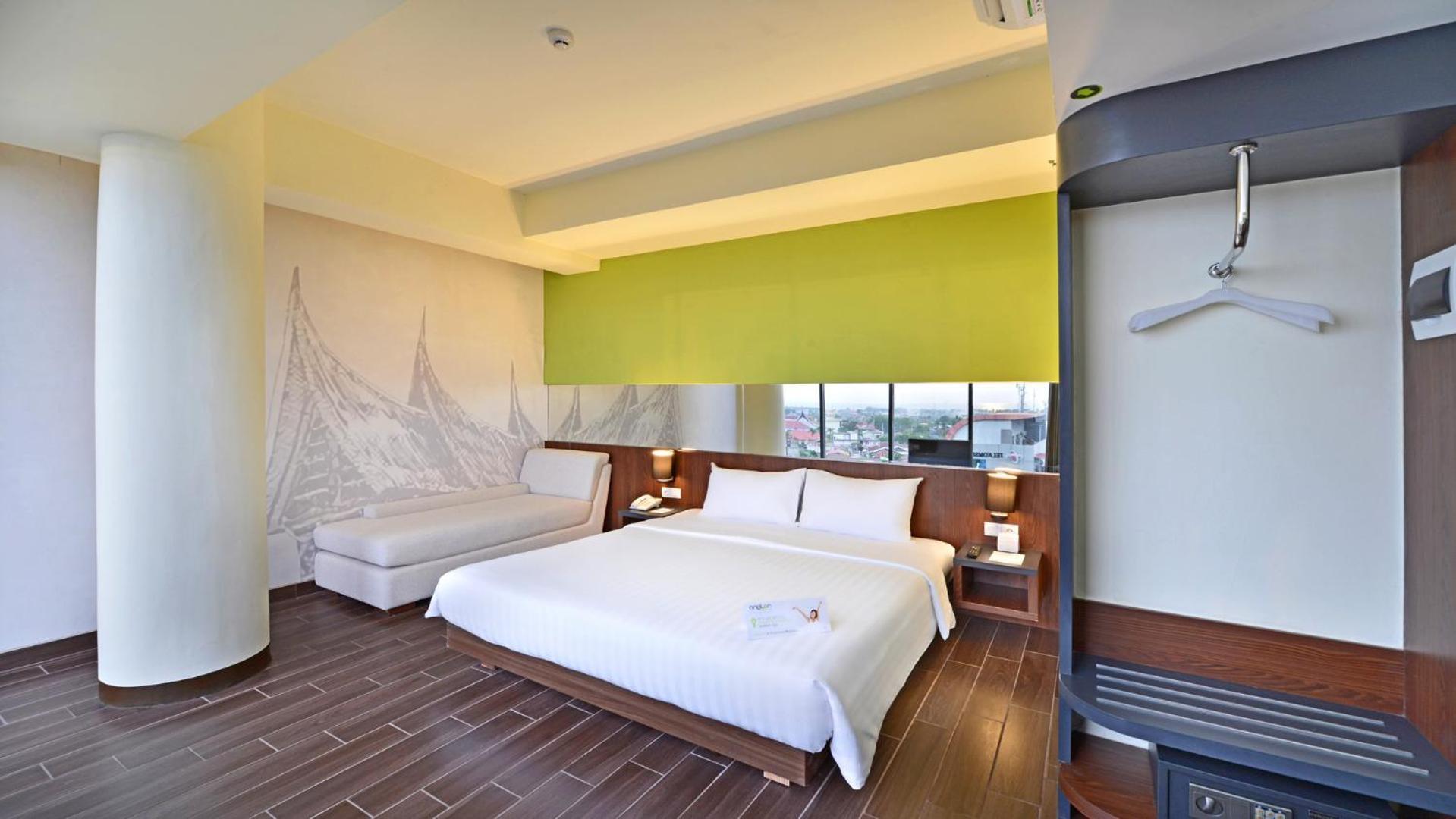Whiz Prime Hotel Khatib Sulaiman Padang Padang (Sumatra) Exterior foto