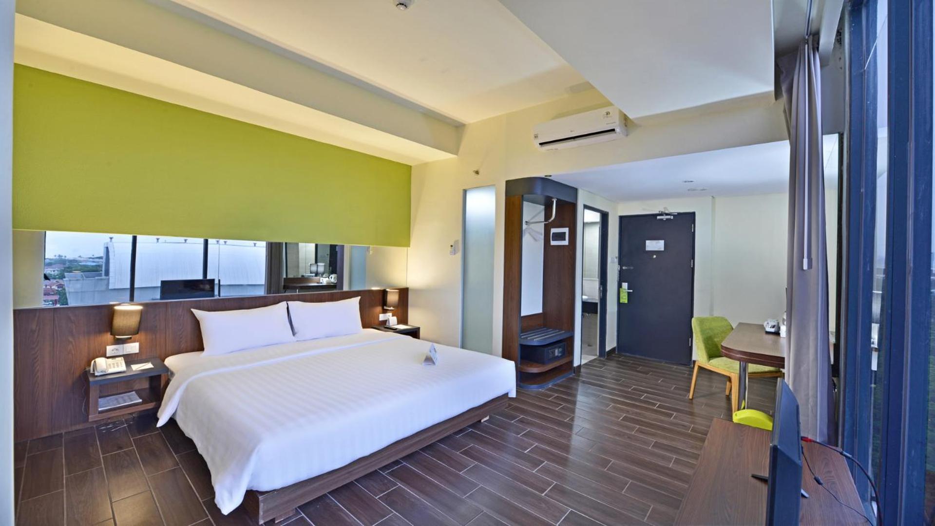 Whiz Prime Hotel Khatib Sulaiman Padang Padang (Sumatra) Exterior foto