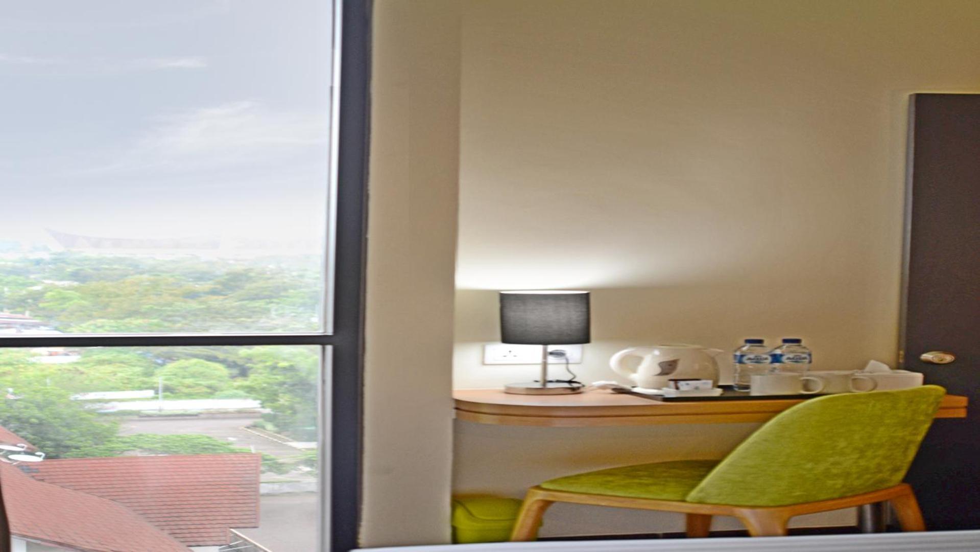 Whiz Prime Hotel Khatib Sulaiman Padang Padang (Sumatra) Exterior foto