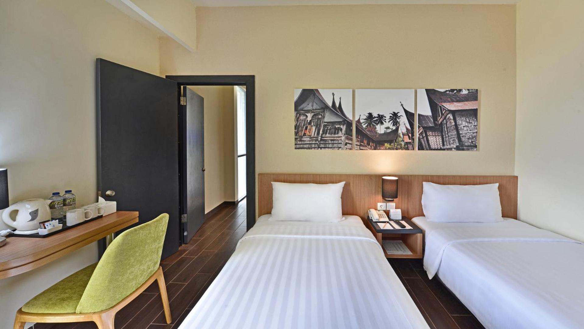 Whiz Prime Hotel Khatib Sulaiman Padang Padang (Sumatra) Exterior foto