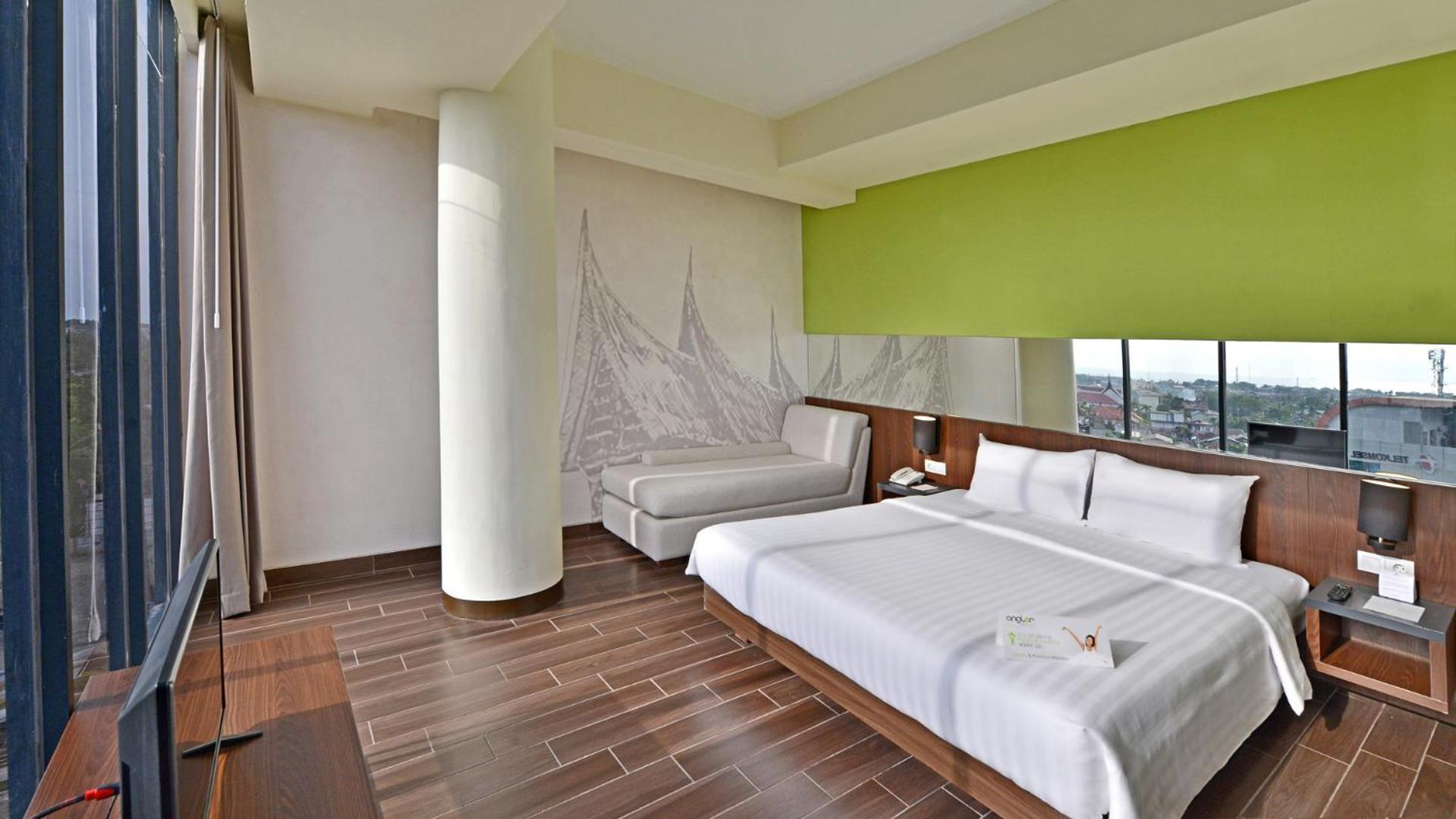 Whiz Prime Hotel Khatib Sulaiman Padang Padang (Sumatra) Exterior foto