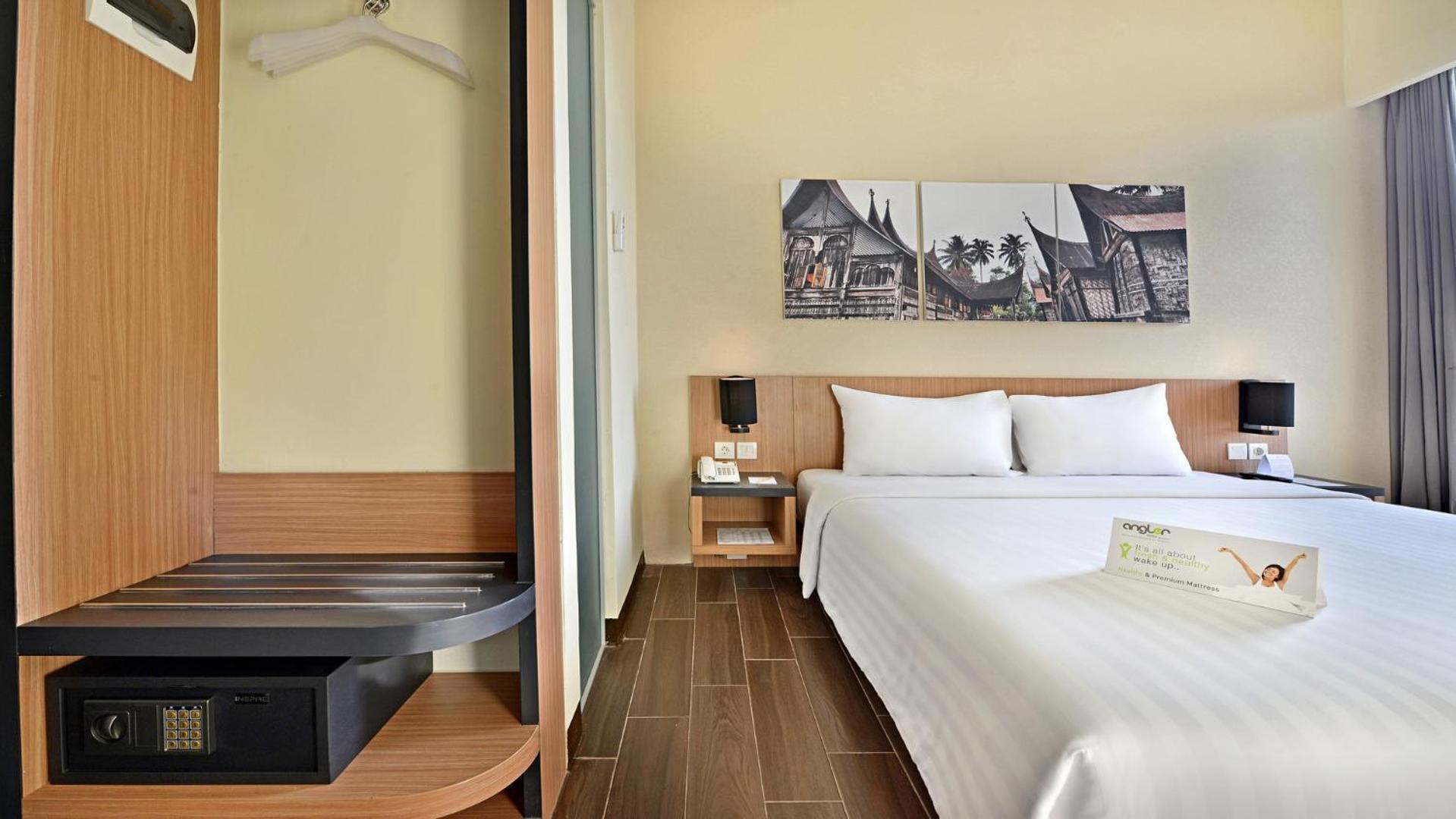 Whiz Prime Hotel Khatib Sulaiman Padang Padang (Sumatra) Exterior foto